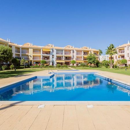 Serene Apartment W/ Balcony And Pool By Lovelystay Quarteira Bagian luar foto