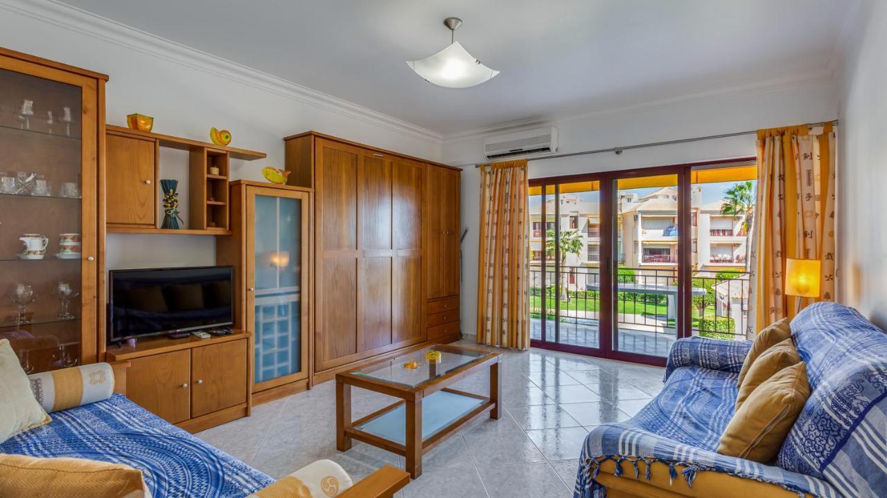 Serene Apartment W/ Balcony And Pool By Lovelystay Quarteira Bagian luar foto
