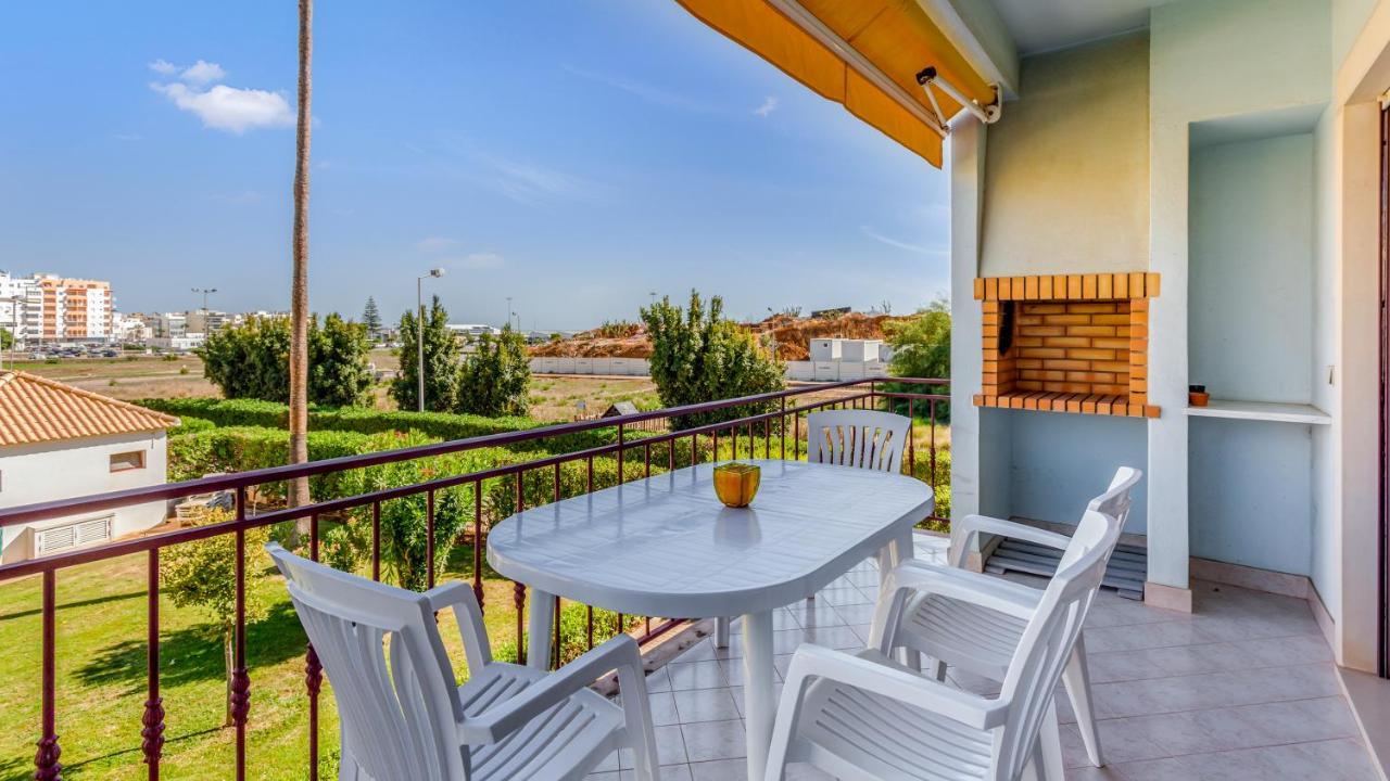 Serene Apartment W/ Balcony And Pool By Lovelystay Quarteira Bagian luar foto