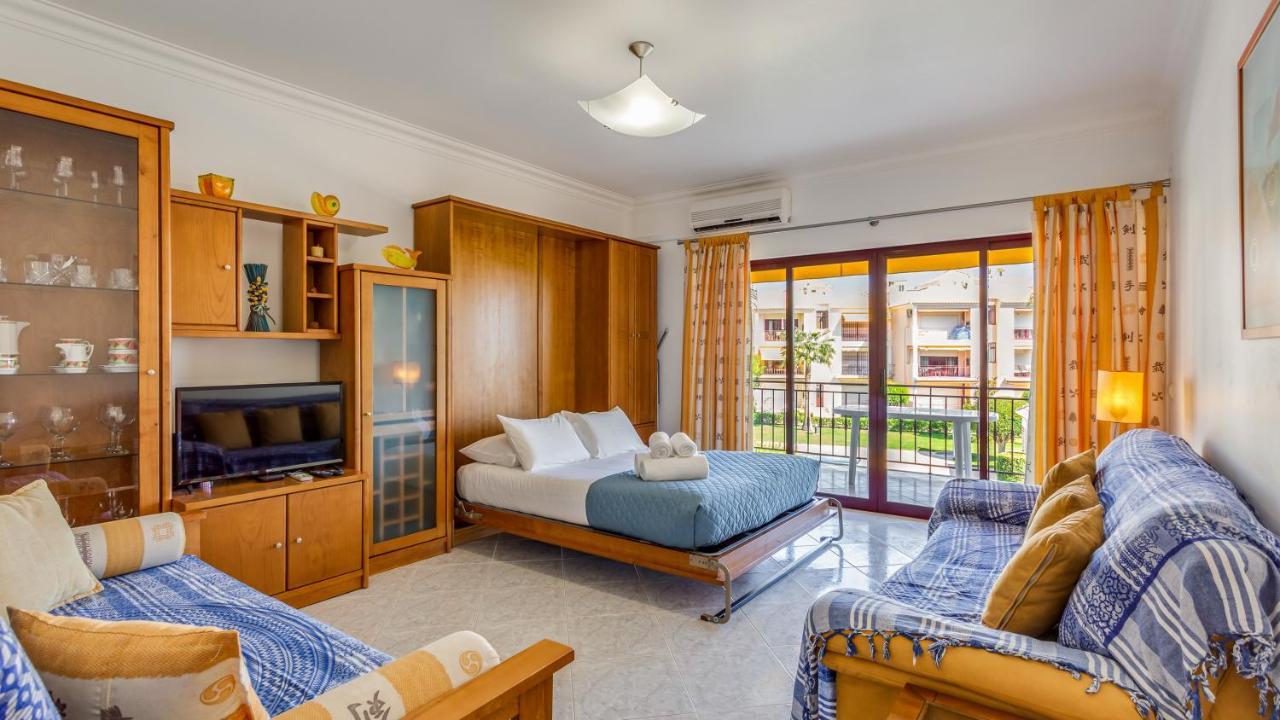 Serene Apartment W/ Balcony And Pool By Lovelystay Quarteira Bagian luar foto